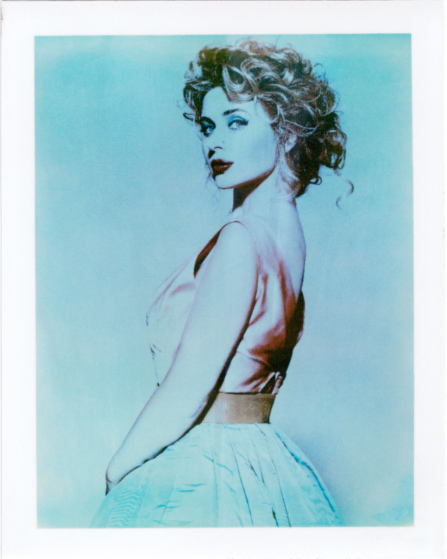 Женский портрет, снятый на плёнку Polaroid 669