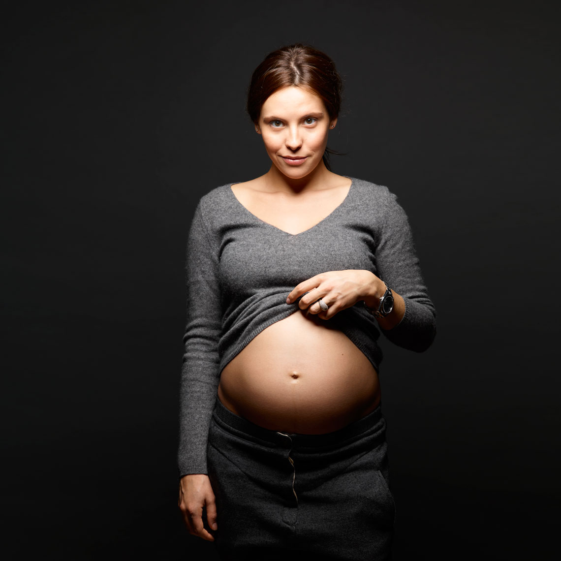 Портрет беременной в студии